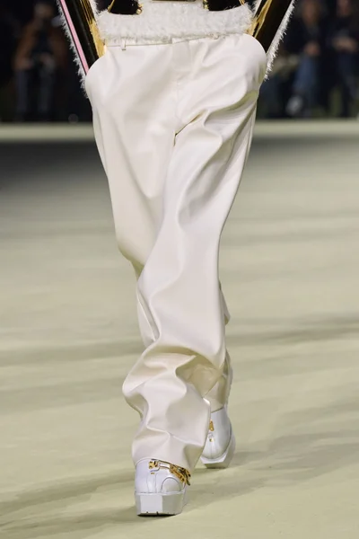 Look 30